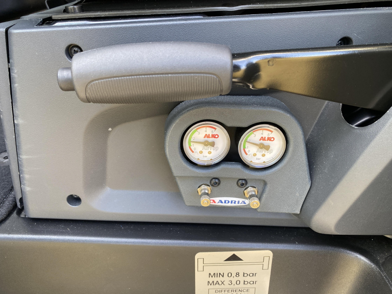 Adria Matrix Plus 670 DL ENKELE BEDDEN+HEFBED  foto: 15