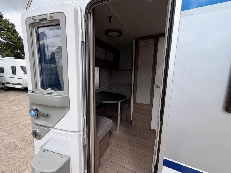 Knaus Sport Silver Selection 400 LK Voortent+Stapelbed+1300KG  foto: 4