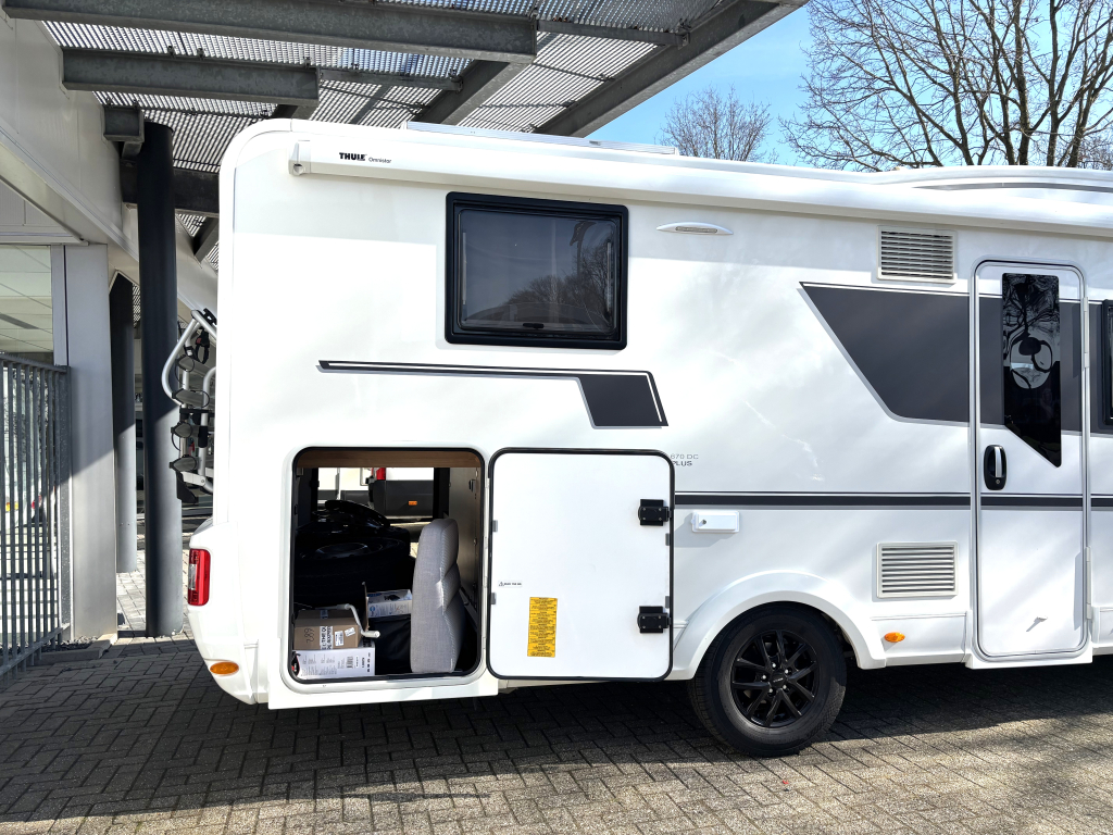 Adria Matrix Plus 670DC QUEENSBED + HEFBED + FACE TO FACE foto: 21