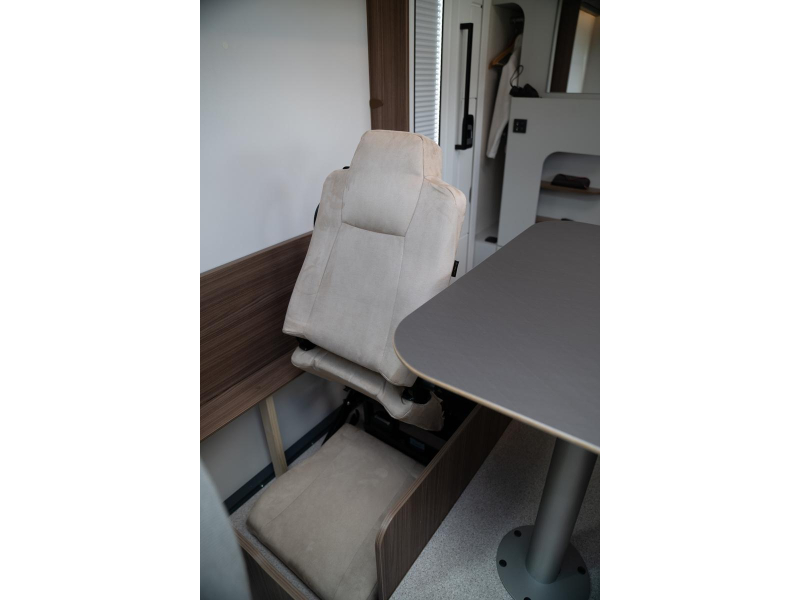 LMC Cruiser 750 EF cara a cara 2027 foto: 23