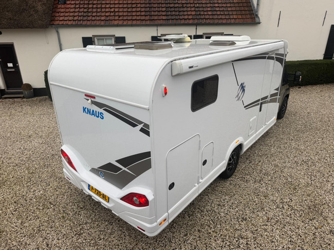 Knaus Live TI 700 MEG- L&auml;ngsbetten Black Edition Foto: 2