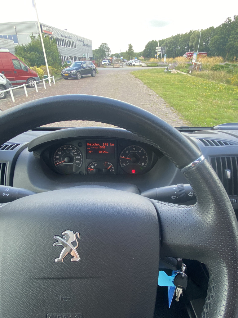 Weinsberg Pepper 600 Peugeot 163 PK, Half-integraal, 2 Lengte-bedden, Garage, Aut. schotel / LCD Camper Centrum On the Road aan de Noorderringweg 4 in Marum. foto: 22