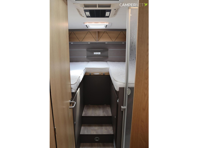 LMC Tourer Lift 730 165PK | Lengtebedden | Gescheiden douche | Hefbed | Fietsendrager | Zonnepaneel | Bearlock | Dakairco | Luifel | foto: 15
