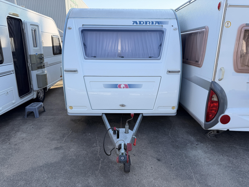 Adria Adora 462 UB 1300 KG+Voortent+luifel  foto: 1