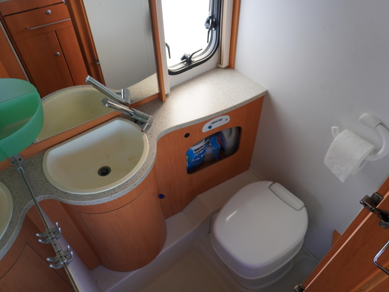 Eriba Living 480 WITH MOVER, AWNING, AIR CONDITIONING photo: 10