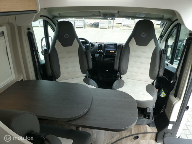 Sunlight Hymer Cliff 640 Adventure Edition Autom&aacute;tico foto: 16
