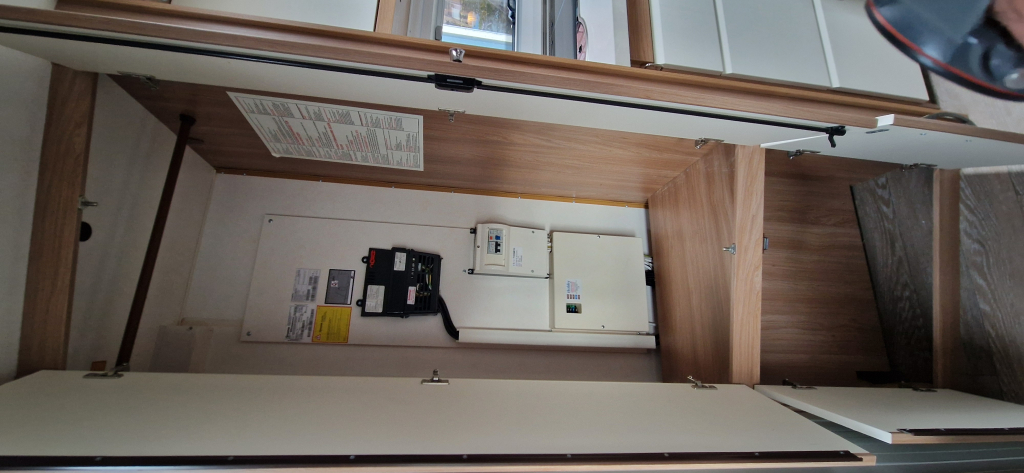 HOBBY Hobby De Luxe 540 FU – Frans Bed – Mover (Autark) foto: 11