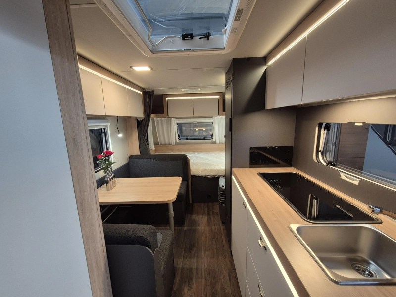 Knaus Sport 500 QDK met 3 stapelbedden! 