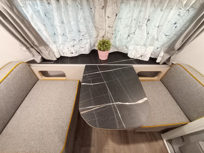 Eriba Touring 310 Harbour Blue foto: 8