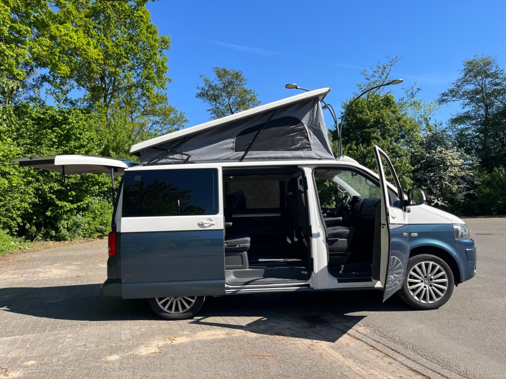 VOLKSWAGEN MULTIVAN STARTLINE photo: 18