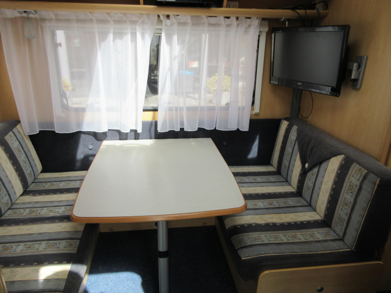 Dethleffs Camper 440 DB TRANSVERSE BED AND MOVER photo: 6