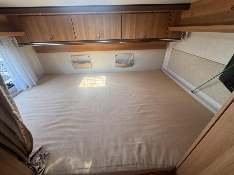 Hymer Exclusive Line 614 CL fixed bed photo: 9