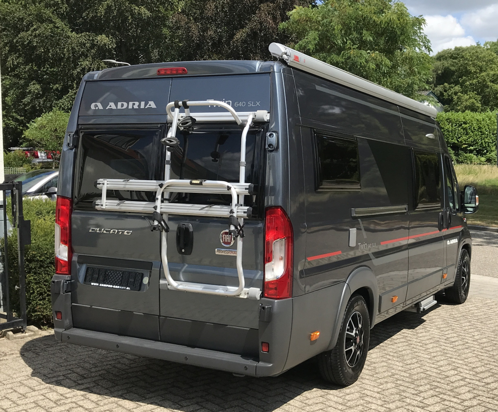 Adria 640 SLX # AUTOM&Aacute;TICO # CAMAS INDIVIDUALES # foto: 3
