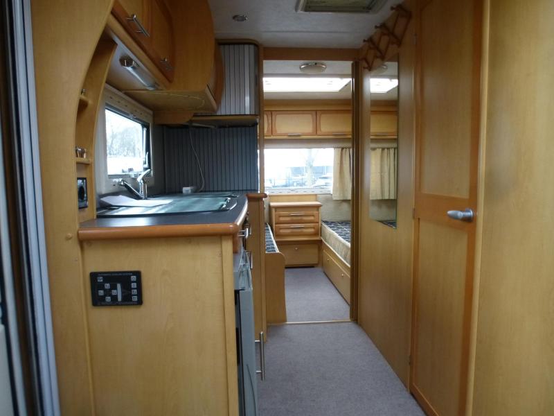 Elddis Crusader 530 mover en voortent  foto: 11