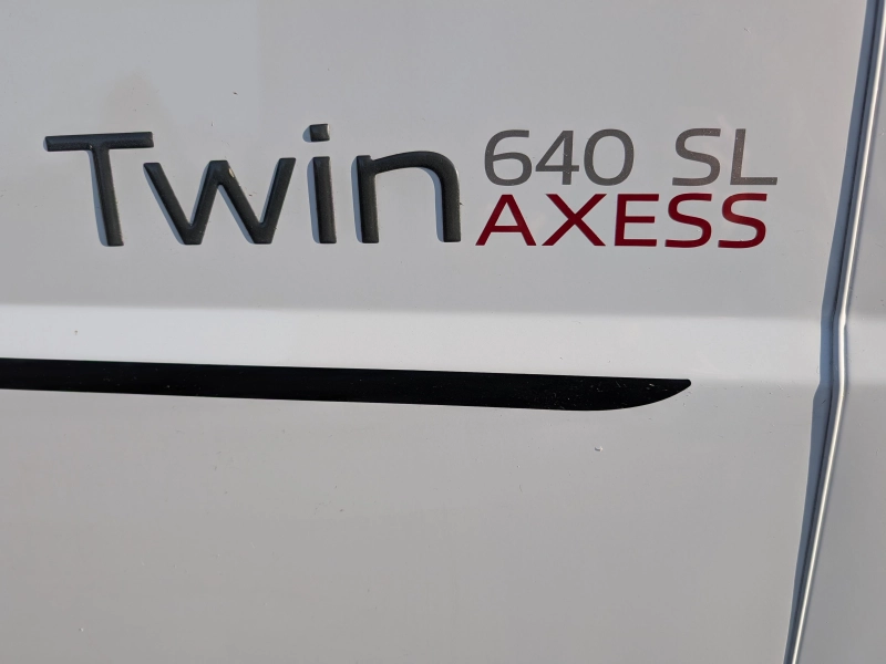 Adria Twin Axess 640 SL Lengtebedden buscamper  foto: 5