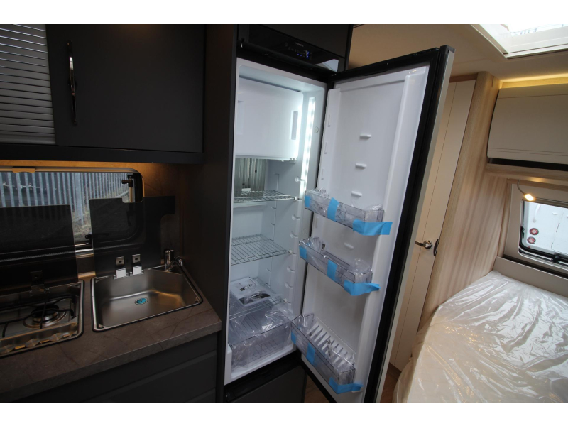 Hobby De Luxe 460 UFE Cama francesa y asiento redondo! foto: 15