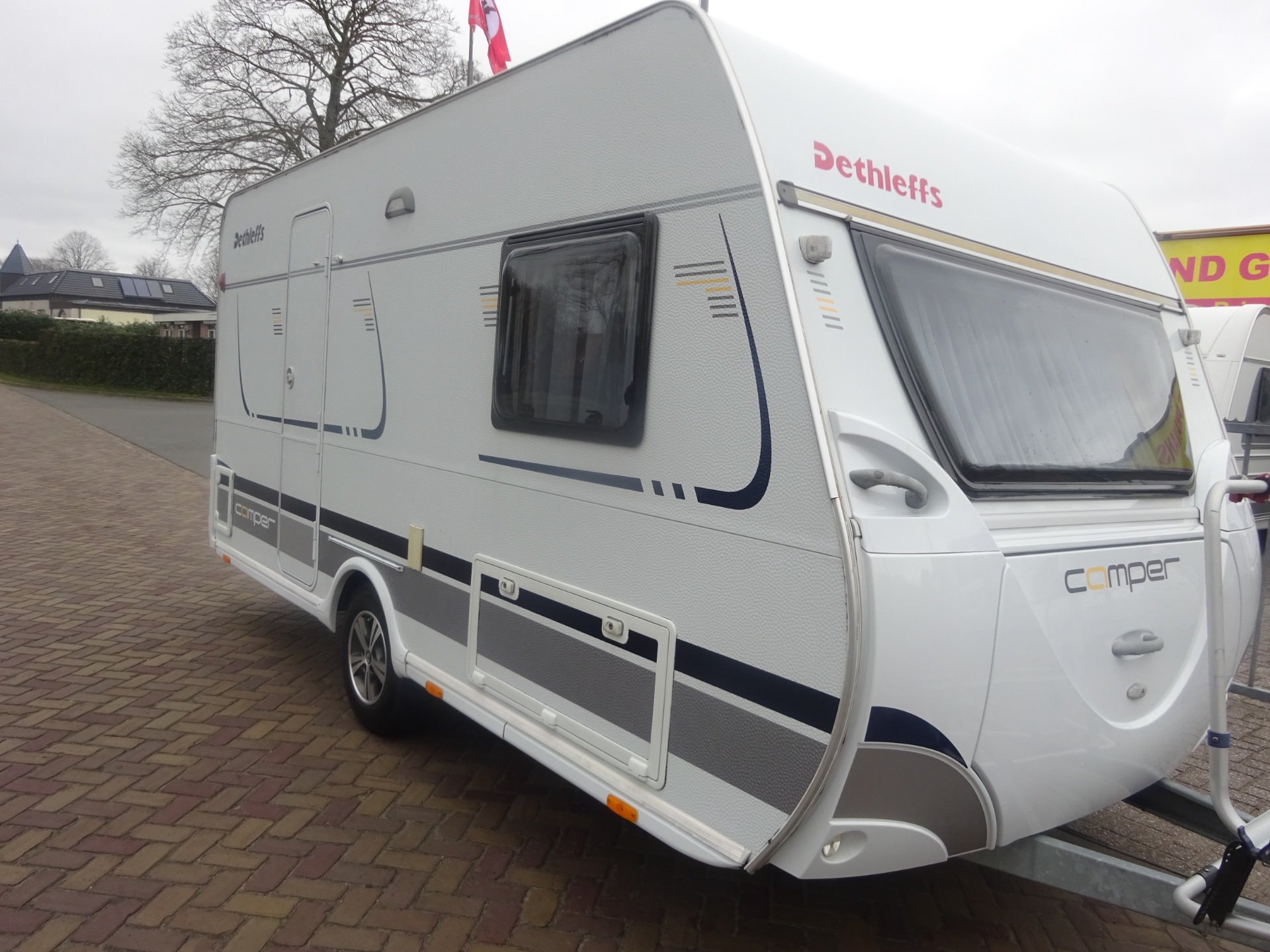 Dethleffs Camper 440DB Met Mover foto: 3