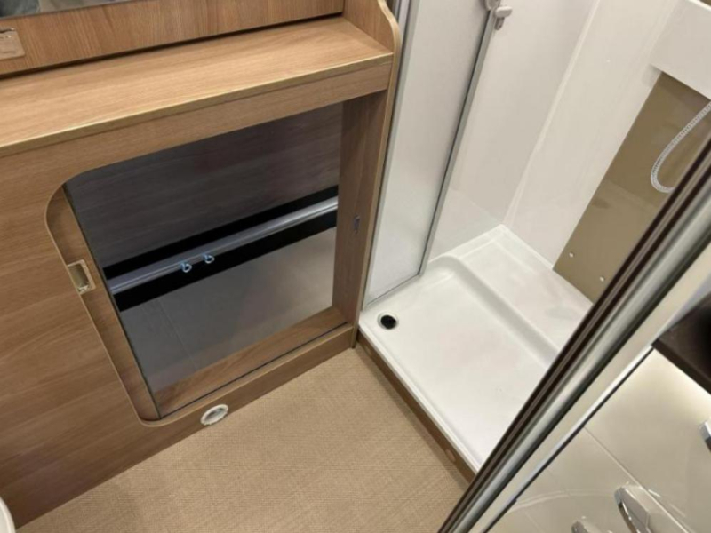 Bürstner Lyseo Harmony Line 684 G FACE TO FACE & ZEER RUIM  foto: 18