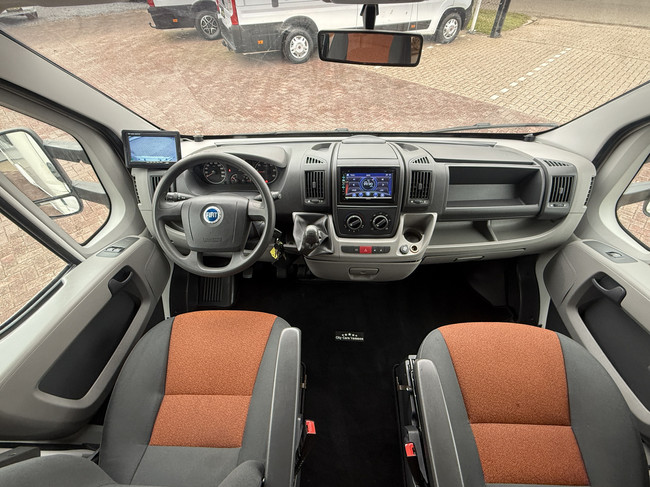 LMC Liberty ti 662 160 pk Fransbed dakairco fietsenrek luifel trekhaak achteruitrij-camera foto: 9