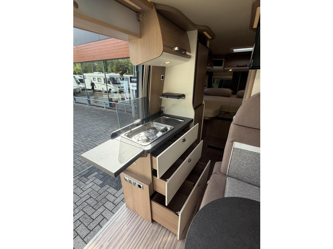 Carthago 640 LE Charming GT Automaat Enkele Bedden Zonnepaneel Luchtvering foto: 16