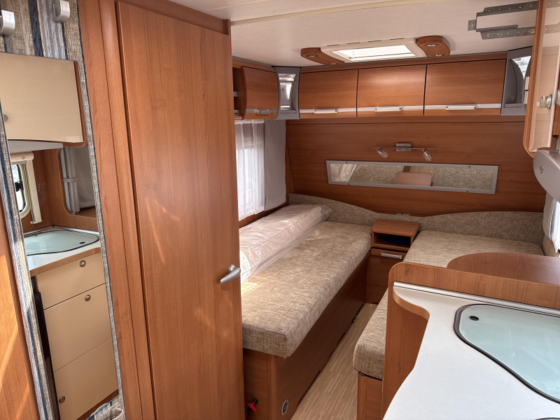 LMC Musica 470 E Voortent/Mover/Vloerverw.  foto: 2
