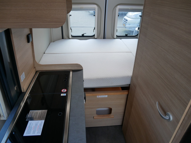 RoadCar (Pössl Groep) R540, 9-Traps Automaat, 540 Buscamper, Slaaphefdak foto: 16
