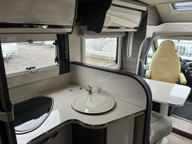 McLouis Carat 480 G -Queensbed-Levelsysteem Foto: 8