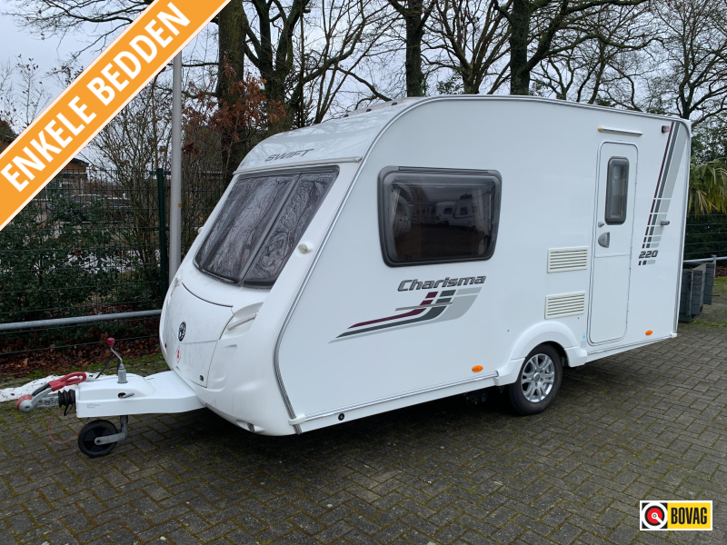 Swift Charisma 220&nbsp;: tente de déplacement, porte-vélos et tente 