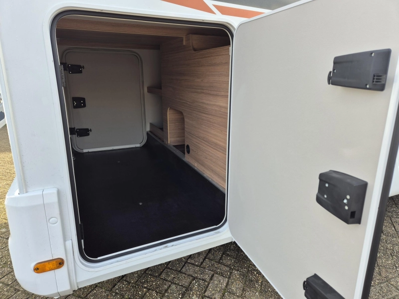 Weinsberg CaraCompact Pepper 600 MEG CE970 2xairco Aurtomaat  foto: 11