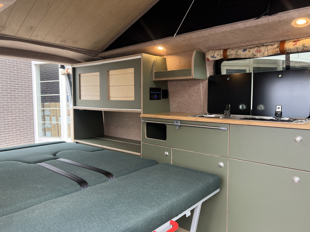 Volkswagen T6 Florida 2019 armeegr&uuml;n zweifarbig Foto: 2