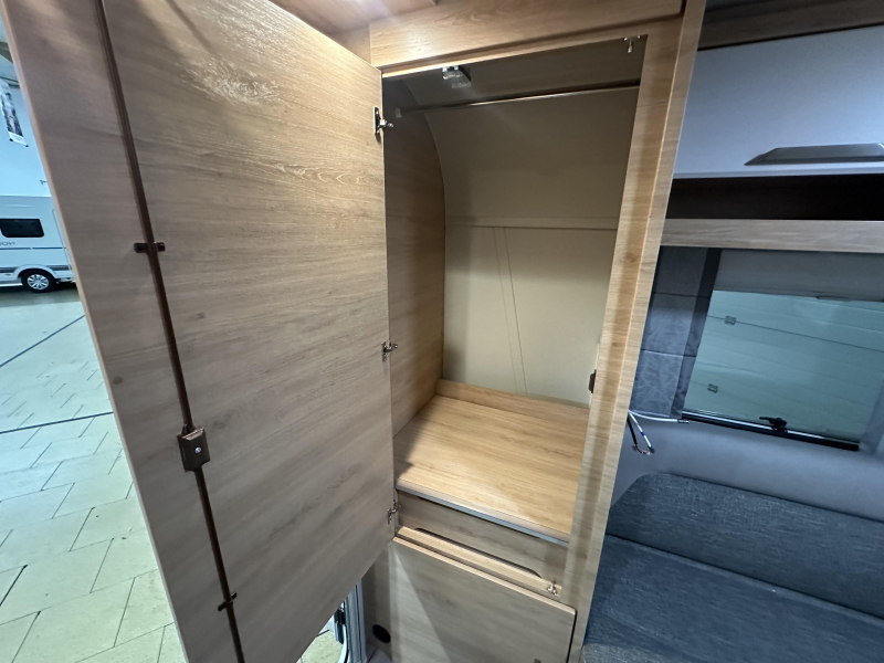 Knaus Sudwind 420 QD grote koelkast | A69  foto: 14