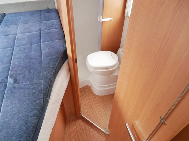 Knaus 650 MF SportTI, Fransbed, Garaje, Memo Portabicicletas foto: 14