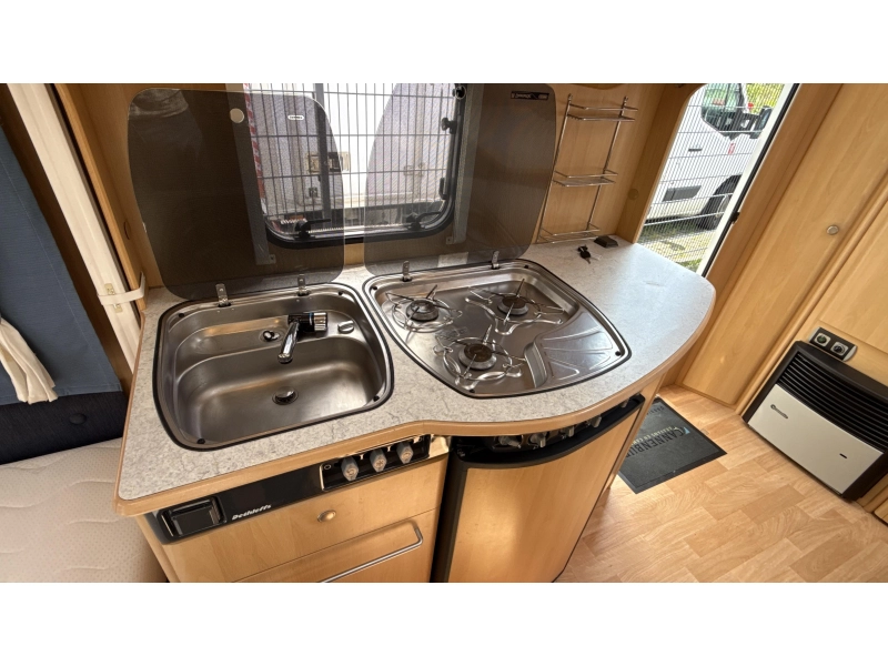 Dethleffs Camper 440 DB Zugsitz Festbett Toilette Foto: 8