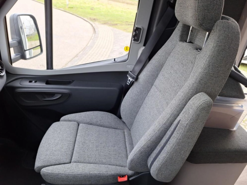 Hymer Tramp S 585 HEFBED + LENGTE BEDDEN  foto: 21