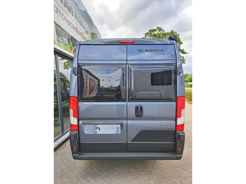 Adria Twin Supreme 640 SLB photo: 3