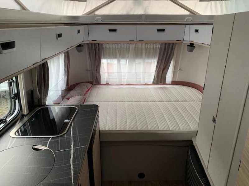 Eriba Touring Urban 530 Screen door/Service hatch/Awning photo: 8