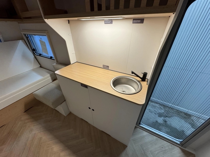 LMC E:dero 470K Ventana delantera abatible foto: 7