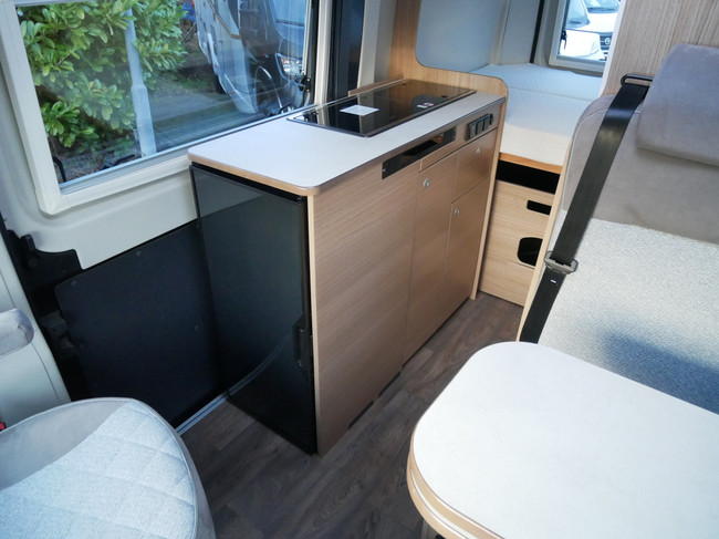Carado CV 540 Edition 15 5.40 Meter Buscamper, Dwarsbed foto: 12