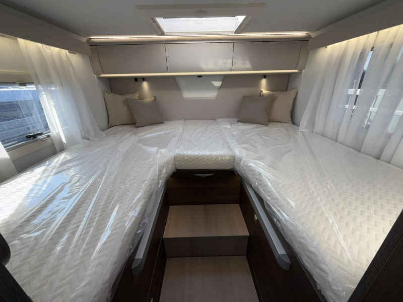 Adria Coral Supreme 670 DL - 180 PK photo : 15