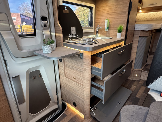 Weinsberg CaraCompact Pepper Edition 600 MEG 140 CV Autom&aacute;tico 9 velocidades Euro 6 Fiat Ducato 8 **Camas individuales/Portabicicletas/Sat&eacute;lite/Smart TV foto: 11