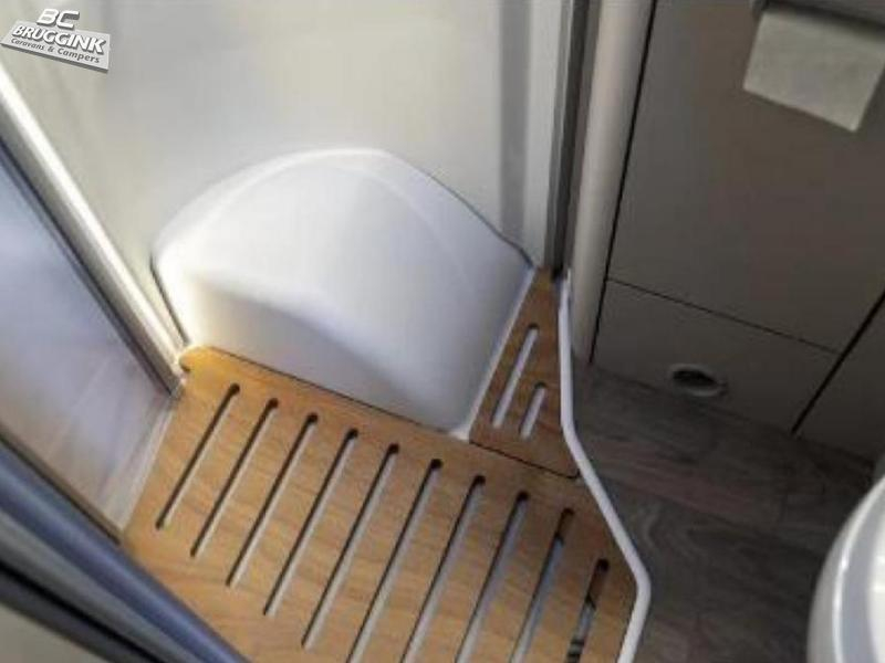 Hymer Exsis-I 580 PURE ENKEL BED 214CM + HEFBED  foto: 9