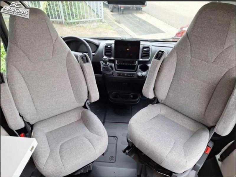 HymerCar Free 600 Dwars bed en Hefdak/Bed  foto: 2