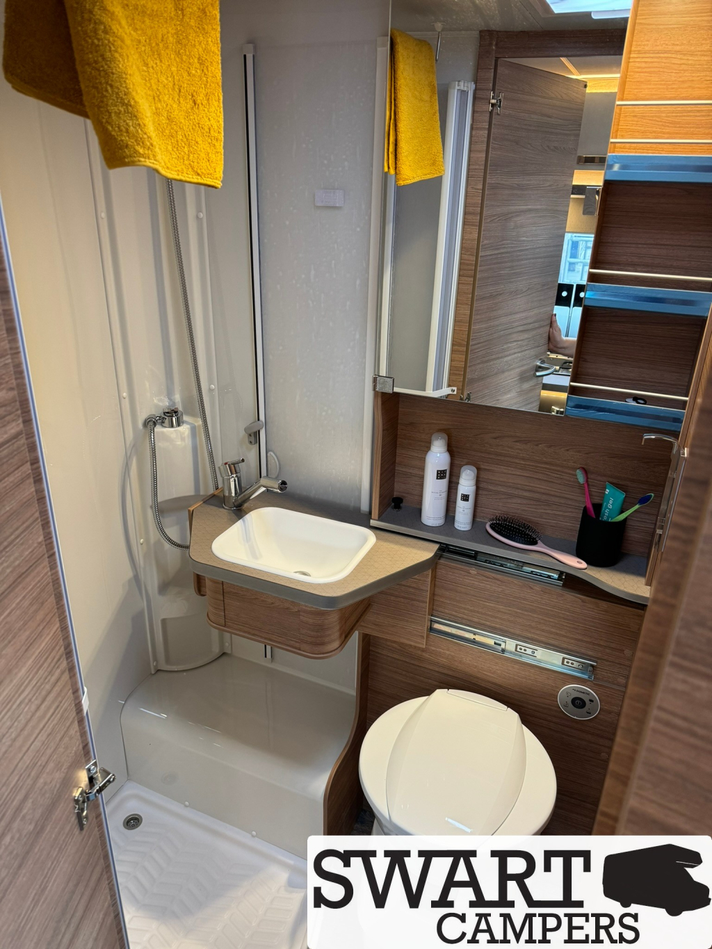 Weinsberg CaraLoft Ford 650 MEG, 155 hp automatic Single beds photo: 14