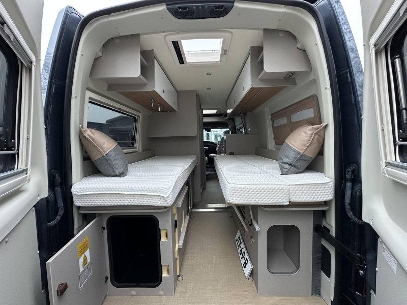 Bürstner Delfin C 621 LENGTE BEDDEN + TREKHAAK  foto: 2