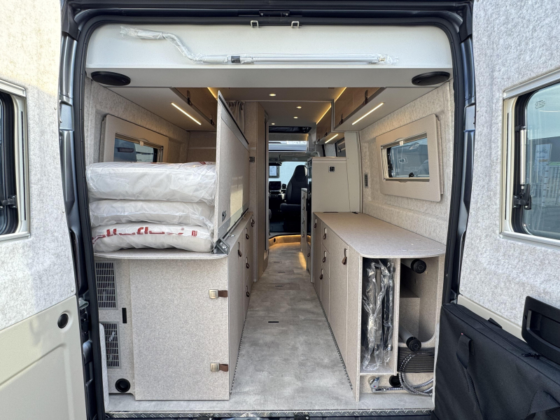 Hymer Yellowstone 640 -- Automaat - 4pers --  foto: 16