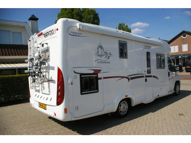 Rapido Le Randonneur 7093 F Dwarsbed, XXL Garage.  foto: 2
