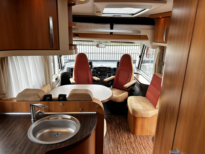 Hymer B614 CL Querbett/Hubbett/36.000km Foto: 8