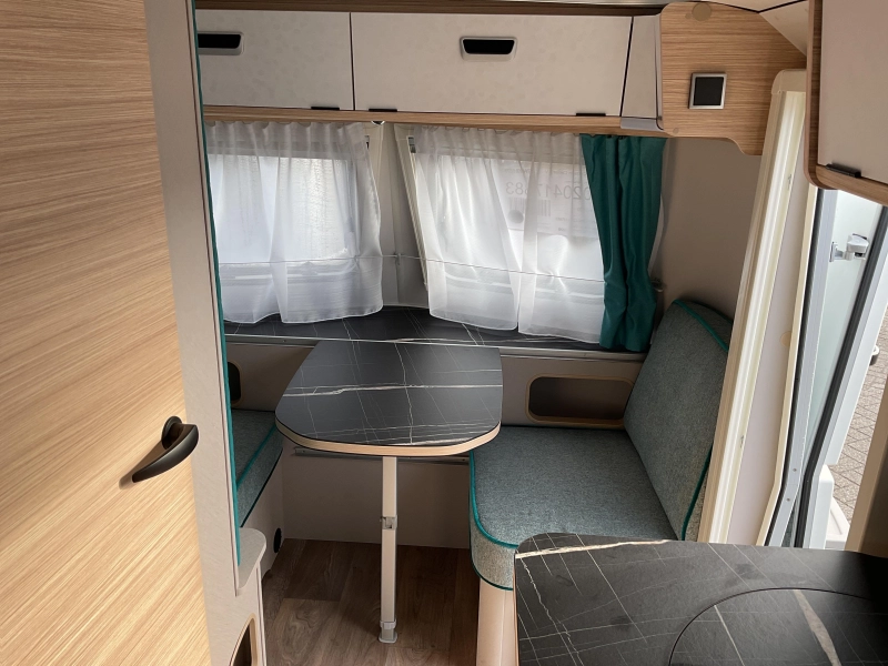 Eriba Touring 430 HarbourBlue 6000 advantage photo: 1