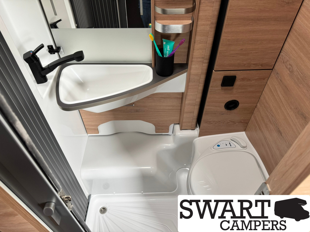 Knaus L!VE WAVE 650 MEG Black Selection foto: 16