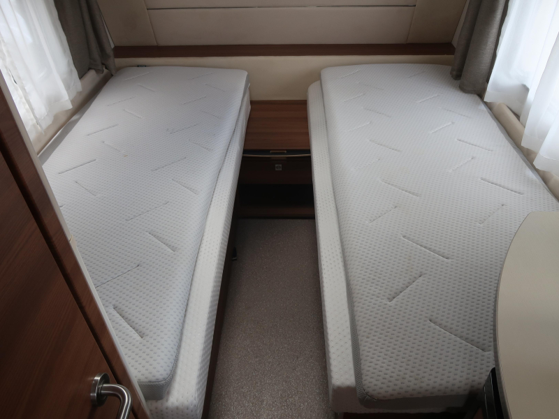 Dethleffs Nomad 470 ER MET VOORTENT ISABELLA  foto: 7